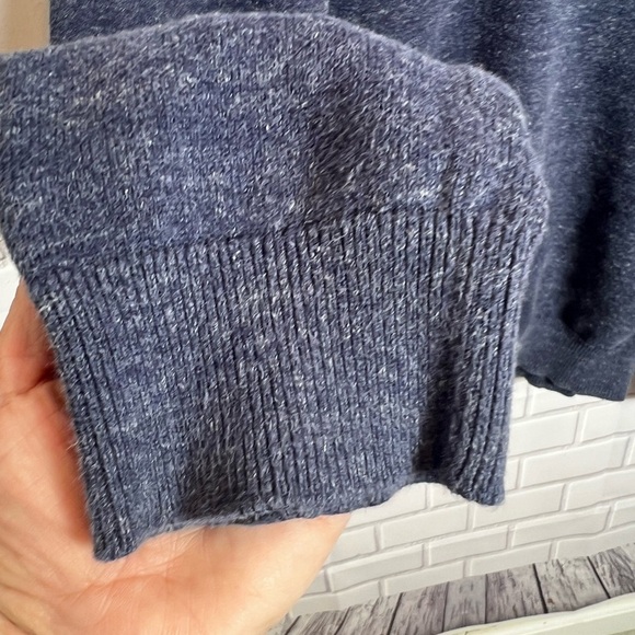 EXPRESS men v-neck sweater blue /size M - Picture 7 of 7